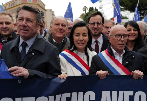 Christian Estrosi (g) et Eric Ciotti (d), lors d'une manifestation de soutien à la police, à Nice, le 31 janvier 2026