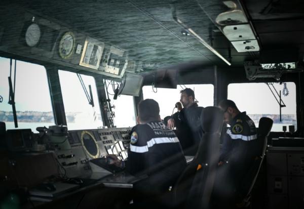 Des membres de la Marine nationale à bord du chasseur de mines Tripartite L'aigle,  au large de Dieppe, le 14 avril 2026 en Normandie