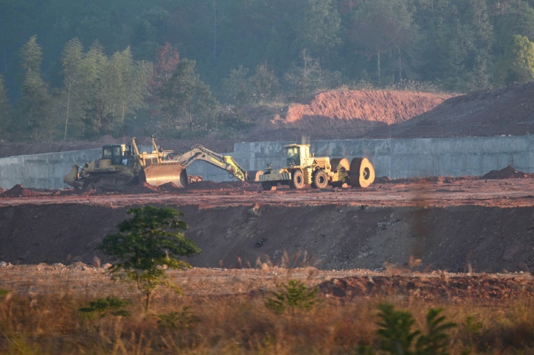Le parc industriel des terres rares en construction dans le comté d'Anyuan, à Ganzhou, dans la province du Jiangxi, le 21 novembre 2025 dans l'est de la Chine