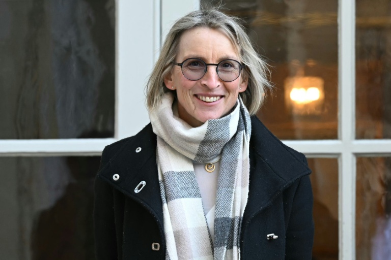 La présidente du syndicat agricole Coordination rurale, Véronique Le Floc'h, arrive pour une réunion à l'hôtel Matignon, à Paris, le 13 janvier 2025