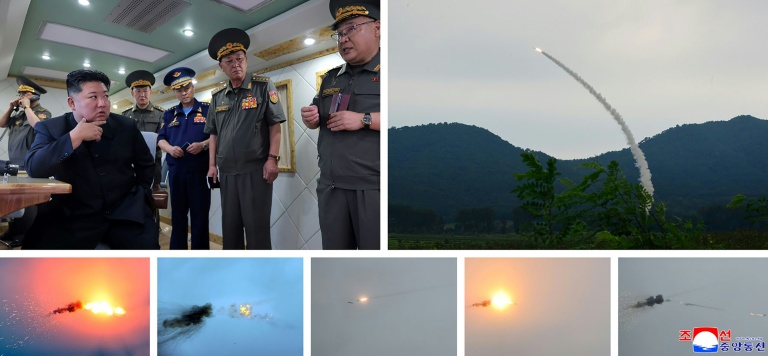 Images de l'agence officielle nord-coréenne KCNA prises le 23 août 2025 montrant le test de missiles anti-aériens, supervisé par Kim Jong Un