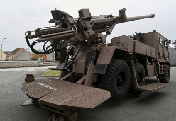 Un canon Caesar sur le site de l'usine d'armement franco-allemande KNDS de Bourges, le 21 mars 2025