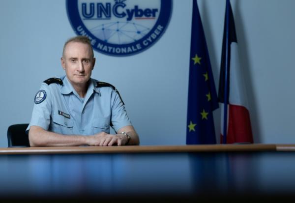 Le général Hervé Petry, commandant de l'unité nationale cyber (UNC), dans les locaux de l'unité à Pontoise, le 7 avril 2026 dans le Val-d'Oise