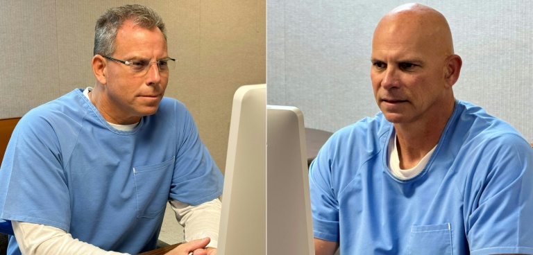 Montage photos montrant Erik Menendez (g), le 21 août 2025, et Lyle Menendez, le 22 août 2025, comparaissant devant la commission des libérations conditionnelles par téléconférence au centre correctionnel Richard J. Donovan à San Diego, en Californie