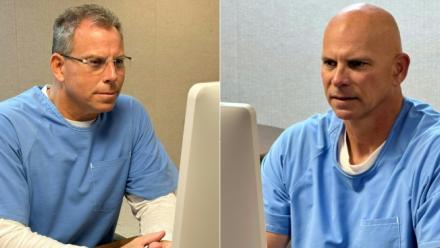 Montage photos montrant Erik Menendez (g), le 21 août 2025, et Lyle Menendez, le 22 août 2025, comparaissant devant la commission des libérations conditionnelles par téléconférence au centre correctionnel Richard J. Donovan à San Diego, en Californie
