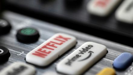 Netflix mise sur la nostalgie avec une nouvelle version, jeudi, de "La petite maison dans la prairie", revisitant les aventures des Ingalls, archétypes des pionniers américains,