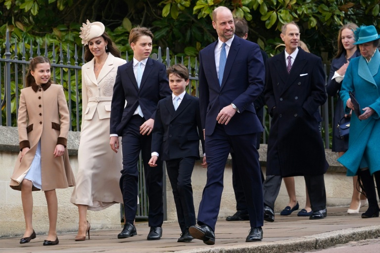 (GàD): les princesses Charlotte et Catherine, les princes George, Louis, William, Edward et la princesse Anne se rendent à la chapelle Saint-Georges de Windsor pour la messe de Pâques, le 5 avril 2026 