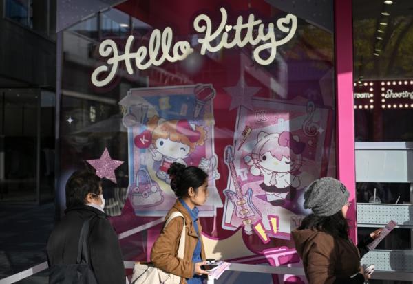Des acheteurs font la queue devant un magasin Hello Kittyà Pékin, le 29 octobre 2026