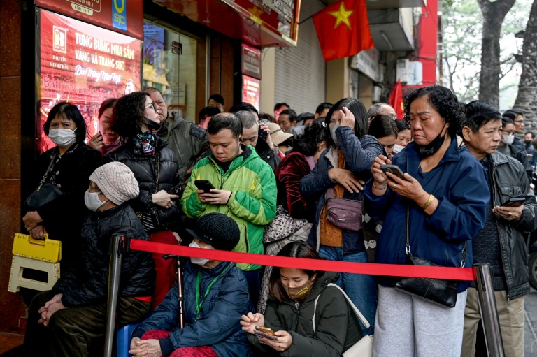 La file d'attente devant  une bijouterie de Hanoï, au Vietnam, le 27 janvier 2026
