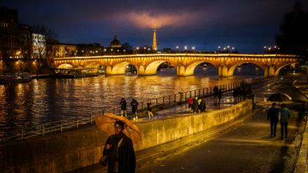 Sur les quais de Seine à Paris le 29 novembre 2025