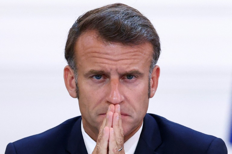 Le président français Emmanuel Macron participe à une réunion avec les élus et les représentants de Nouvelle-Calédonie à l'Elysée, à Paris, le 12 juillet 2025