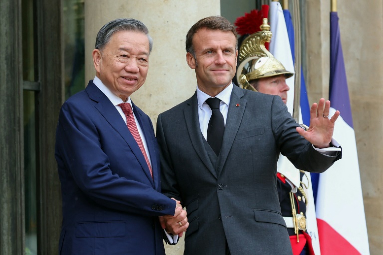 Emmanuel Macron et son homologue vietnamien Tô Lâm le 7 octobre 2024 à l'Élysée à Paris