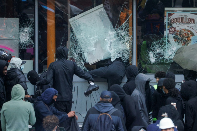 Pillage d'un magasin Picard à Paris, le 17 octobre 2026