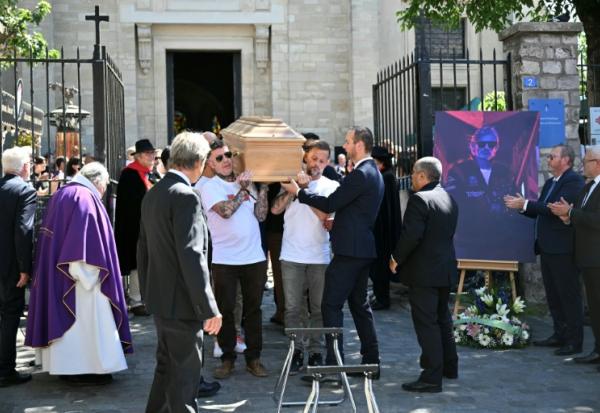 Dernier hommage au DJ français Kavinsky décédé à 50 ans, lors d'obsèques célébrées en l'église Saint-Pierre-de-Montmartre à Paris, le 12 juillet 2026