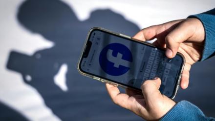 La Grèce va interdire à partir du 1er janvier 2027 l'accès aux réseaux sociaux aux jeunes de moins de 15 ans