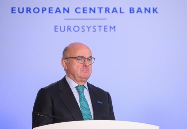 Le vice-président de la BCE, Luis de Guindos, lors d'une conférence de presse, le 17 octobre 2024 au Château de Brdo, en Slovénie