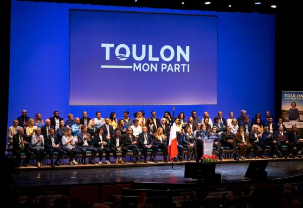 Josée Massi, maire sortante de Toulon et candidate à sa réélection sous l'étiquette "Toulon mon parti", lors d'un meeting électoral à Nîmes, le 3 mars 2026 dans le Var