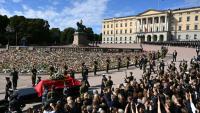 Le cercueil du défunt roi Harald V de Norvège porté en cortège du Palais royal vers la cathédrale d’Oslo, le 9 septembre 2026