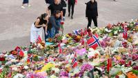 Un mémorial improvisé devant le Palais royal d'Oslo avant les funérailles du roi Harald V, le 8 septembre 2026