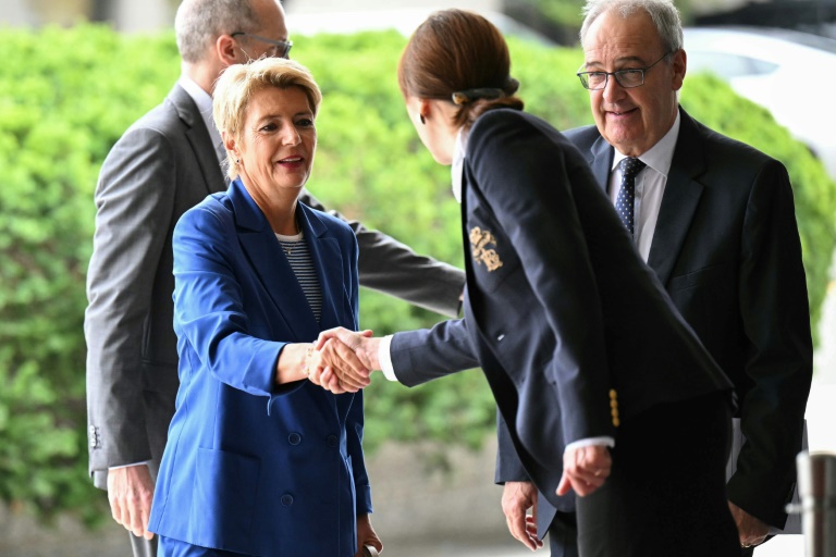 La présidente de la Confédération helvétique, Karin Keller-Sutter, arrive mercredi 6 août 2025 au département d'Etat pour des entretiens avec le secrétaire d'Etat américain Marco Rubio