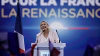 Marine Le Pen (c), candidate du RN à la présidentielle, lors d'un rassemblement marquant le lancement de sa campagne, le 25 octobre 2026 à Orléans, dans le Loiret
