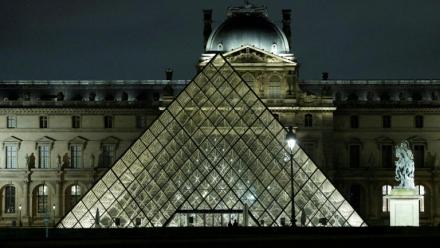 Le musée du Louvre et sa Pyramide réalisée par l'architecte Ieoh Ming Pei, le 19 février 2026 à Paris