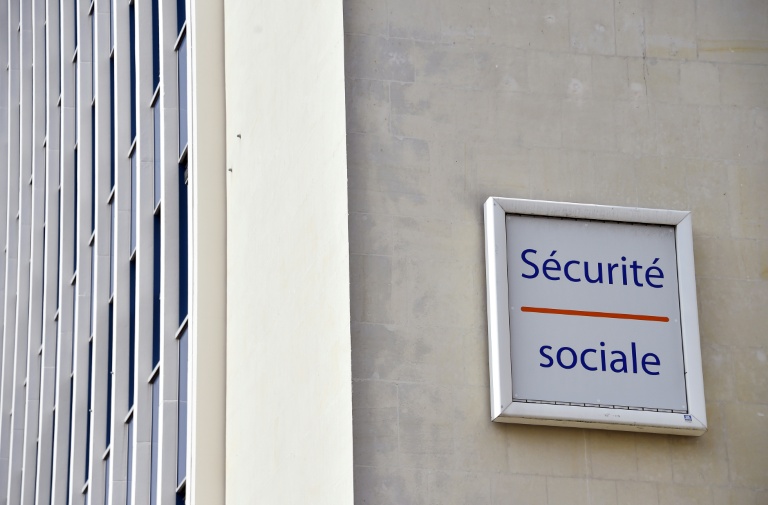-Le 4 octobre 1945, le gouvernement provisoire de la République française (GPRF) publie la première de deux ordonnances fondatrices de la Sécurité sociale