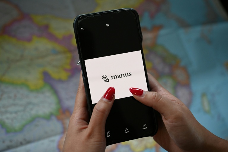 Le logo de Manus sur un téléphone portable, à Pékin, le 28 avril 2026