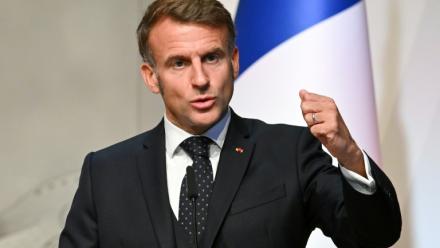 Le président français Emmanuel Macron s'exprime lors d'une conférence de presse au château de Ljubljana, à Ljubljana, le 21 octobre 2025