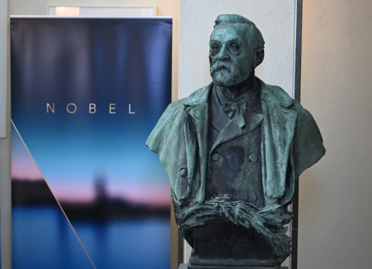 Une statue d'Alfred Nobel, à Stockholm, le 5 octobre 2026 en Suède