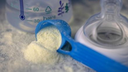 L'Union européenne a décidé de renforcer ses contrôles aux frontières sur les importations en provenance de Chine de la substance incriminée dans l'affaire des laits infantiles contaminés par une toxine