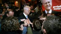 Lionel Jospin quitte son QG de campagne, le 21 avril 2002 à Paris