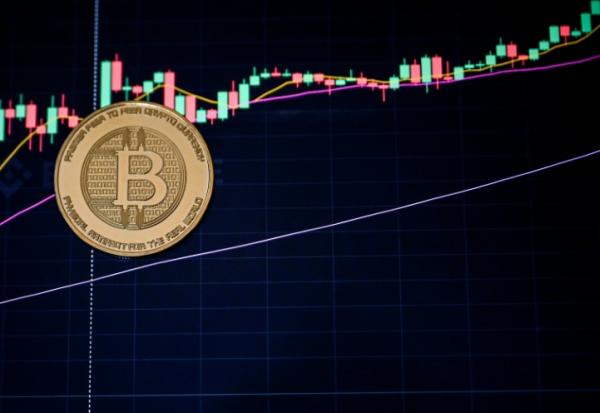 Le bitcoin a atteint un nouveau plus haut dimanche, dépassant le seuil des 125.000 dollars, alors que la paralysie budgétaire se poursuit aux Etats-Unis