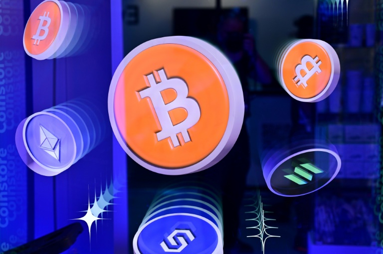 Logos du bitcoin et d'autres crypto-monnaies