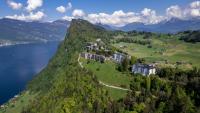 Vue aérienne du complexe hôtelier de luxe du Bürgenstock, surplombant le lac des Quatre-Cantons,  le 10 mai 2026 en Suisse