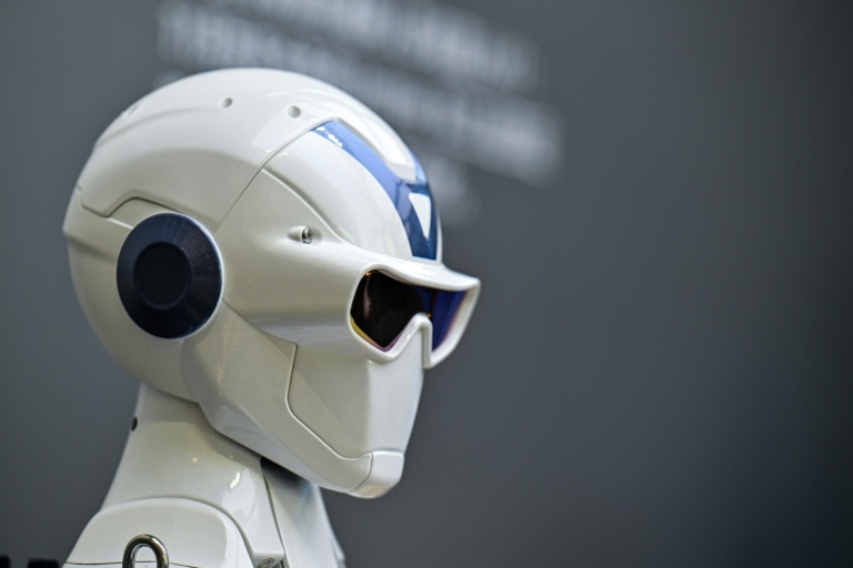 Un robot humanoïde créé par Unitree exhibé au Centre d’expérience d'intelligence incarnée de Unitree Robotics, dans le district de Jing’an à Shanghai, le 19 août 2026