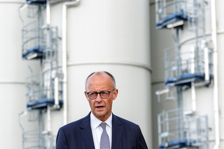  Le chancelier allemand Friedrich Merz, s'exprime devant la presse le 3 septembre 2026, à Leuna, dans l'est de l'Allemagne, à l'approche des élections régionales en Saxe-Anhalt prévues le 6 septembre