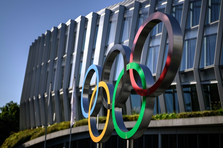 Les cinq anneaux du drapeau olympique, devant la Maison olympique de Lausanne, le 22 juin 2026
