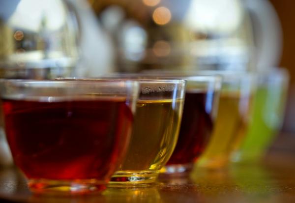 Un premier baromètre publié mercredi par Commerce Equitable France veut contribuer à éclairer sur les conditions de production d'une grande partie du thé vendu en France