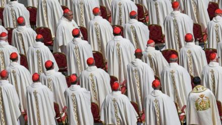 place Saint-Pierre au Vatican au lendemain des funérailles du pape François, le 27 avril 2025