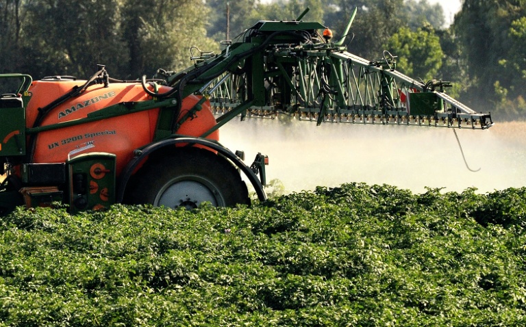 La quasi-totalité de la loi d'urgence agricole a été validée vendredi par le Conseil constitutionnel, y compris les volets controversés sur la réintroduction dérogatoire de pesticides interdits, jugée suffisamment encadrée par les Sages, et sur la gestion de l'eau