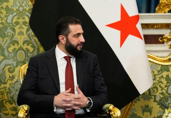 Le président syrien par interim Ahmad al-Chareh participe à une rencontre avec le président russe à Moscou le 15 octobre 2025
