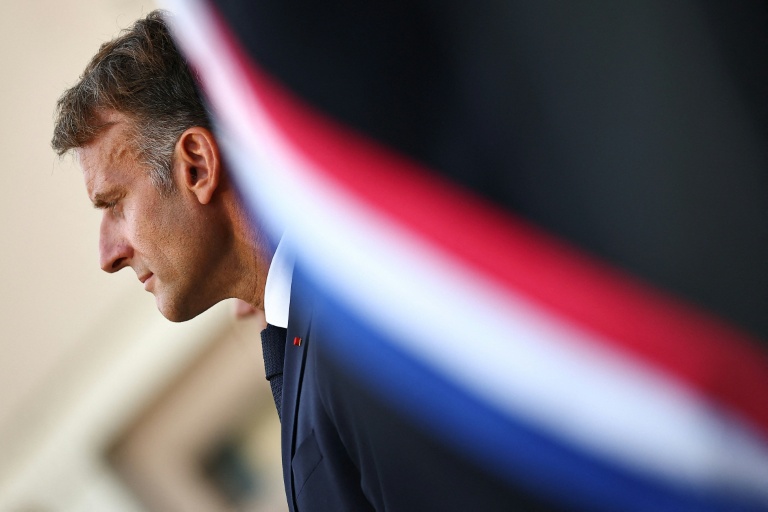 Le président de la République Emmanuel Macron le 17 août 2026 à Bormes-les-Mimosas, dans le Var