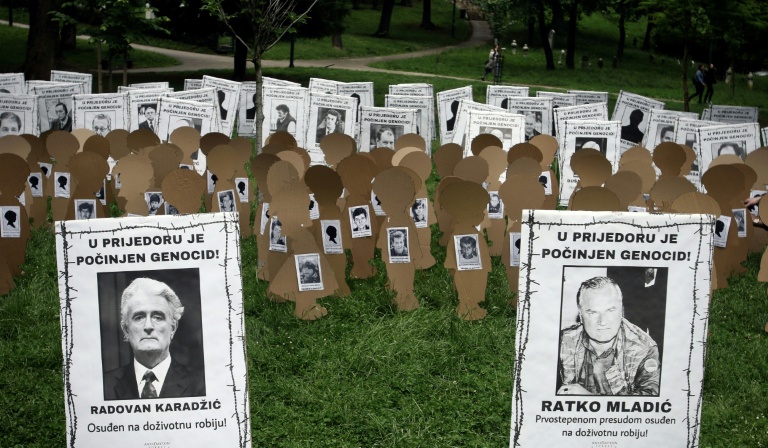 Un mémorial dédié aux victimes du nettoyage ethnique perpétré en 1992 par les forces armées serbes de Bosnie, dans les environs de  Prijedor, au nord de la Bosnie, le 31 mai 2021