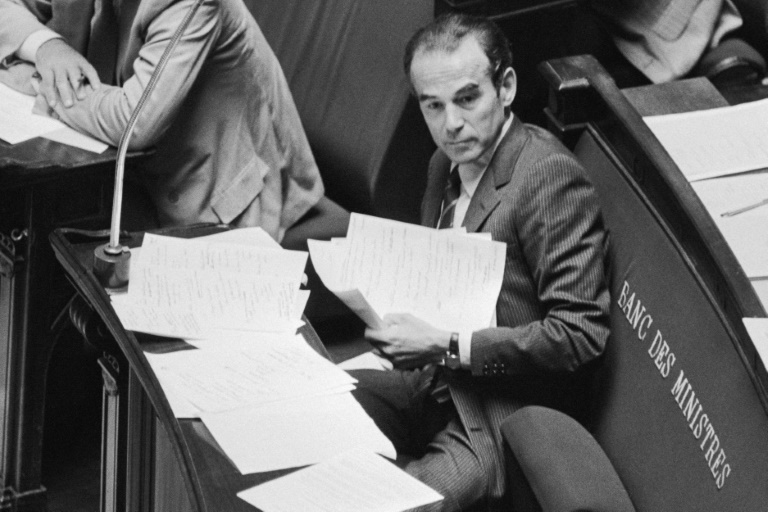 Le ministre de la Justice Robert Badinter à l'Assemblée nationale, lors de l'examen du projet de loi sur l'abolition de la peine de mort, le 17 septembre 1981 à Paris