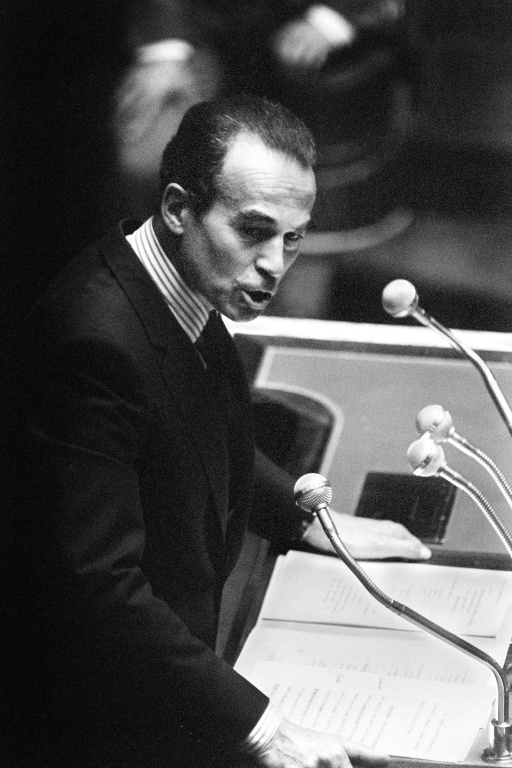 Robert Badinter, ministre de la Justice, défend l'abolition de la peine de mort, le 17 septembre 1981 à l'Assemblée nationale, à Paris