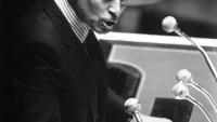 Robert Badinter, ministre de la Justice, défend l'abolition de la peine de mort, le 17 septembre 1981 à l'Assemblée nationale, à Paris