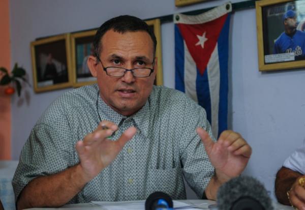 Le dissident cubain José Daniel Ferrer lors d'une conférence de presse, à La Havane, le 12 mai 2016