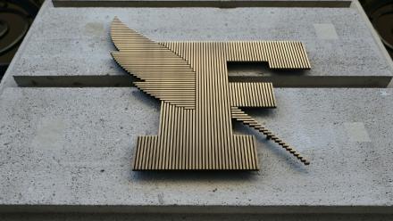 Photo du logo du journal Le Figaro, à son siège parisien, le 24 octobre 2023