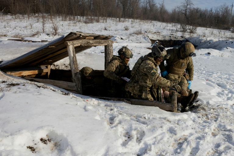 Des militaires ukrainiens de la 18e brigade de Sloviansk de la Garde nationale d'Ukraine participent à un entraînement dans un lieu tenu secret de la région de Donetsk, le 28 janvier 2026